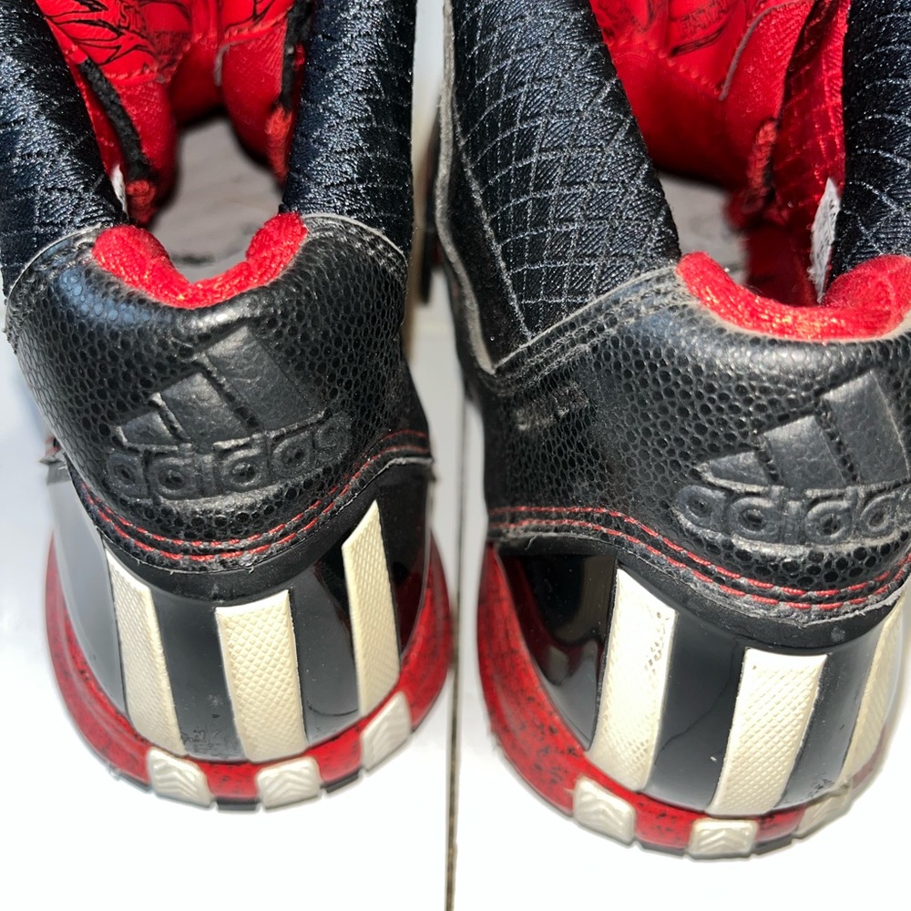 Adidas D Rose 3 basketball Black and Red shoes. Used condition size 11 - Picture 5 of 8